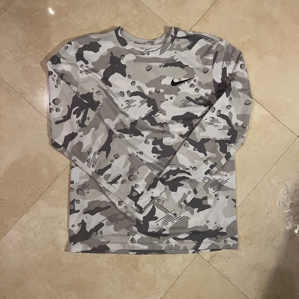 Nike Men's Gray Camo Long Sleeve Shirt